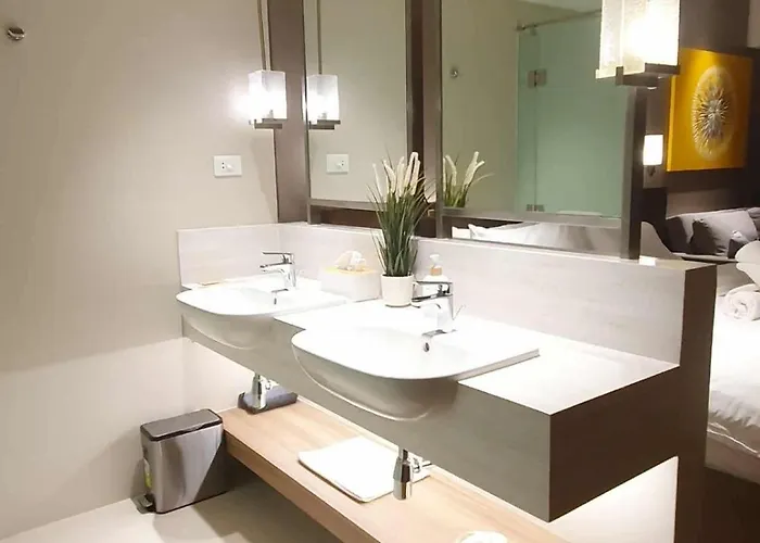 Amoresuite Residences At Acqua 5*